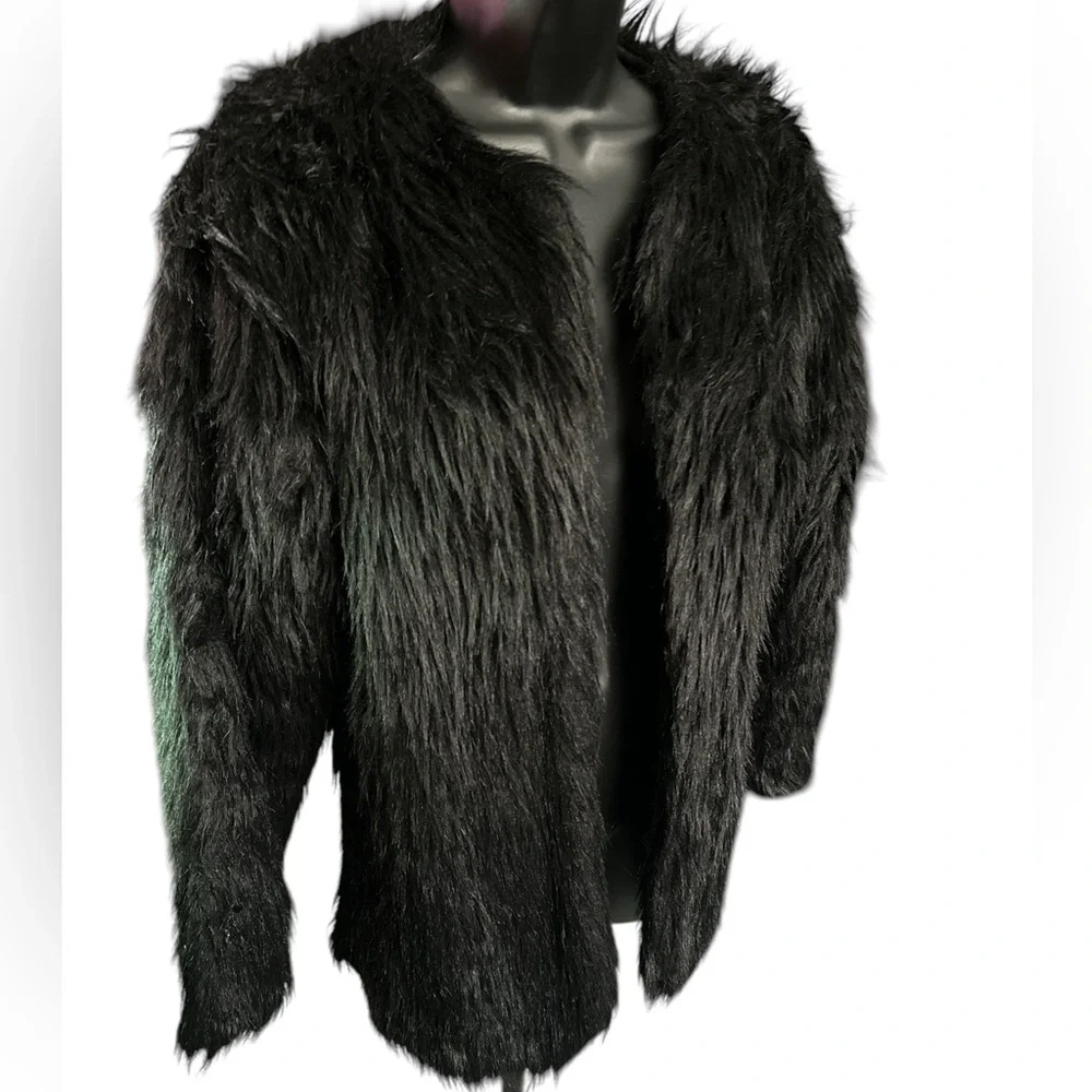 Luxurious Women’s Black Faux Fur Coat - Picture 3 of 6